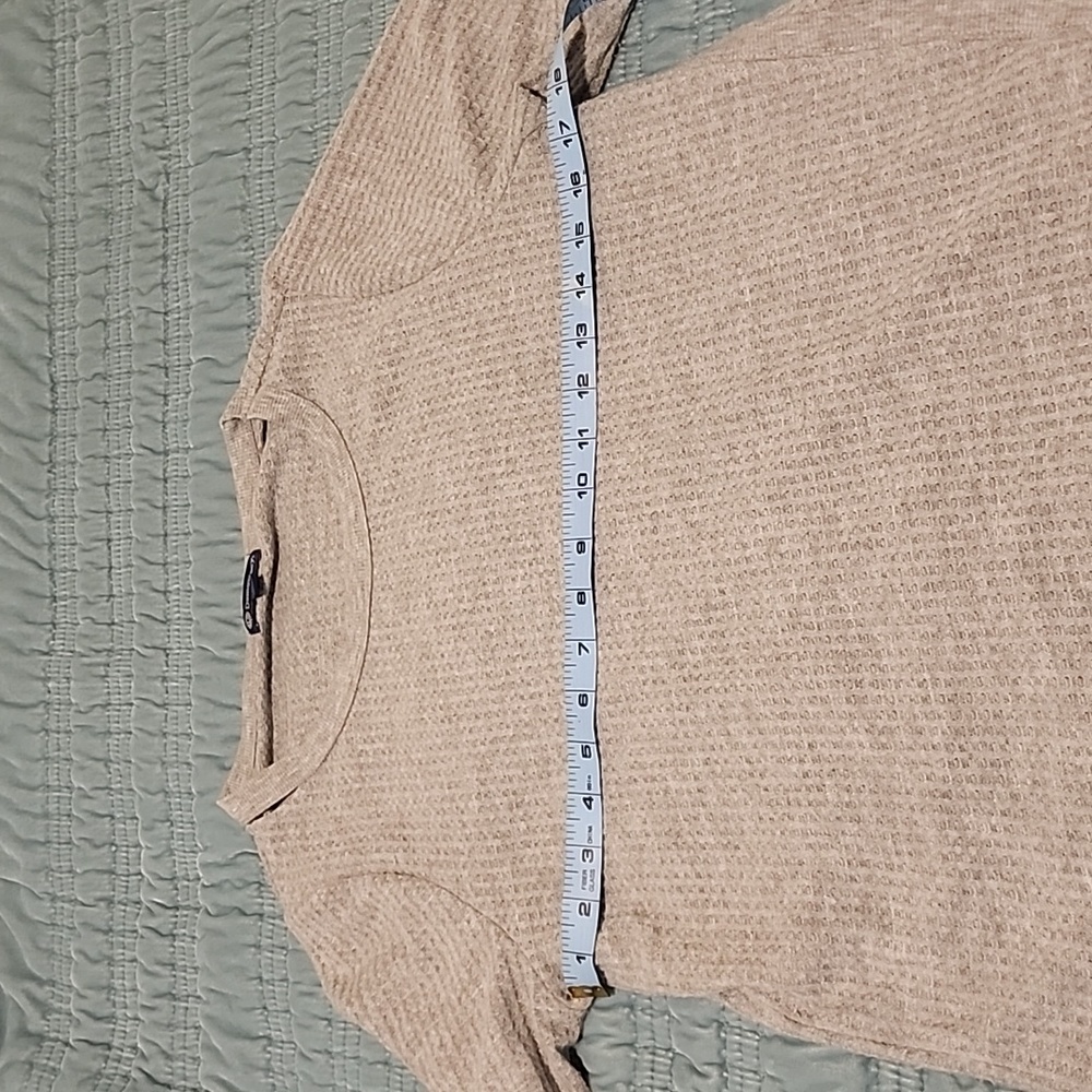 Democracy Gray Asymmetrical Hem Top Size Medium NWOT - Picture 5 of 6